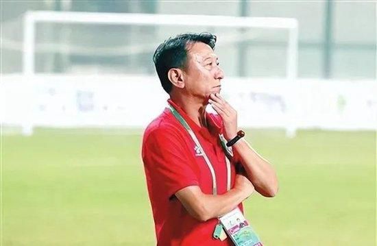 做起来后，他有些疑惑的问道：不是说要给我做手术、摘掉我一颗肾吗？难道手术没做成？老太太先惊后喜，连忙拉着儿子，脱口道：幺儿，快，快给叶先生磕头。